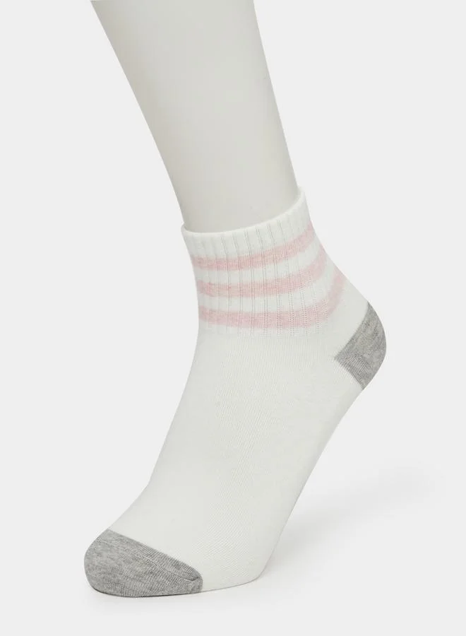 ستايلي مجموعة من 3 جوارب مخططة