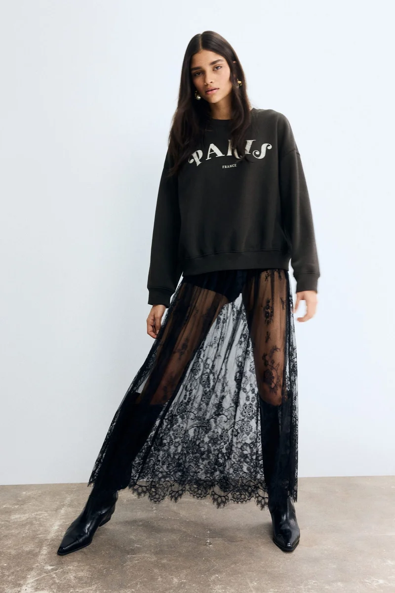 اتش اند ام سويت شيرت بتفاصيل مزخرفة