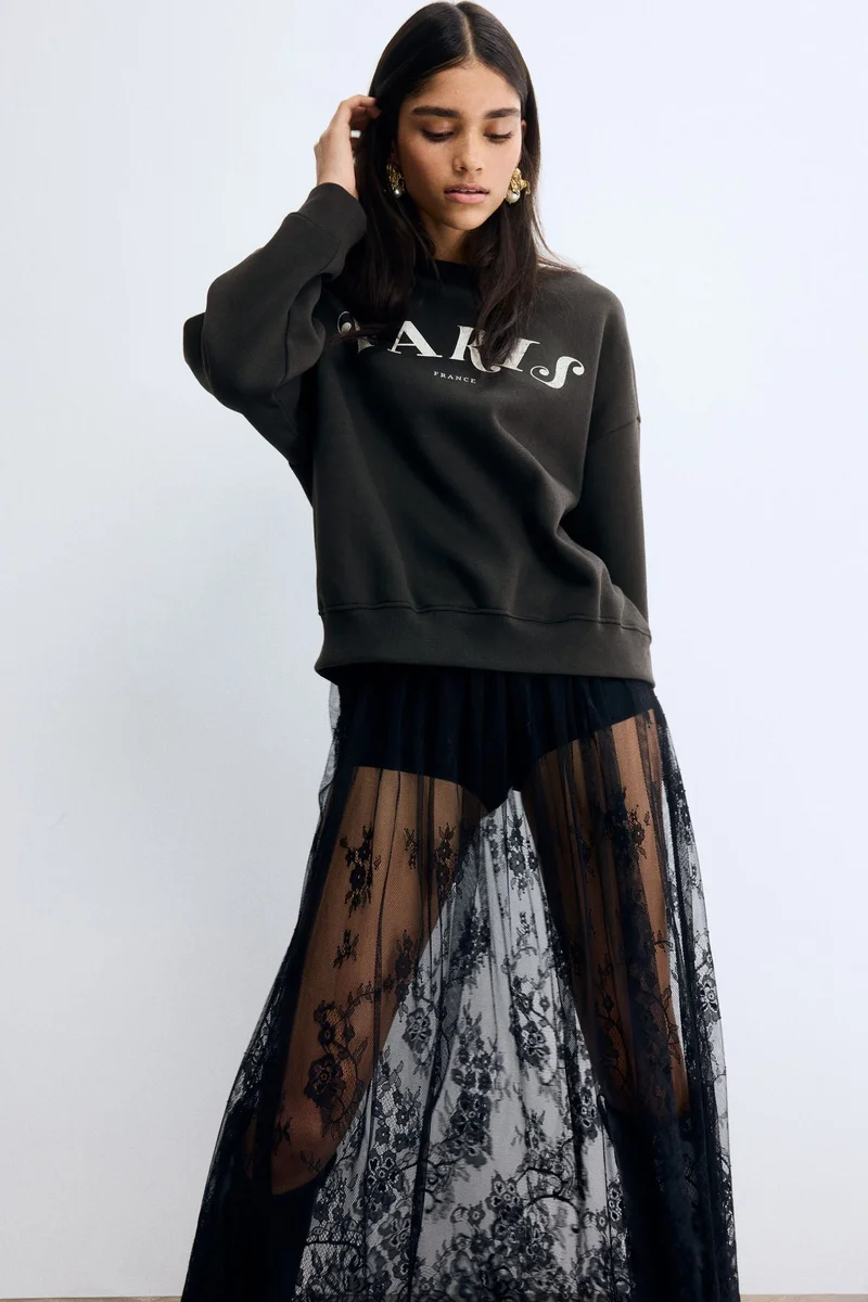 اتش اند ام سويت شيرت بتفاصيل مزخرفة