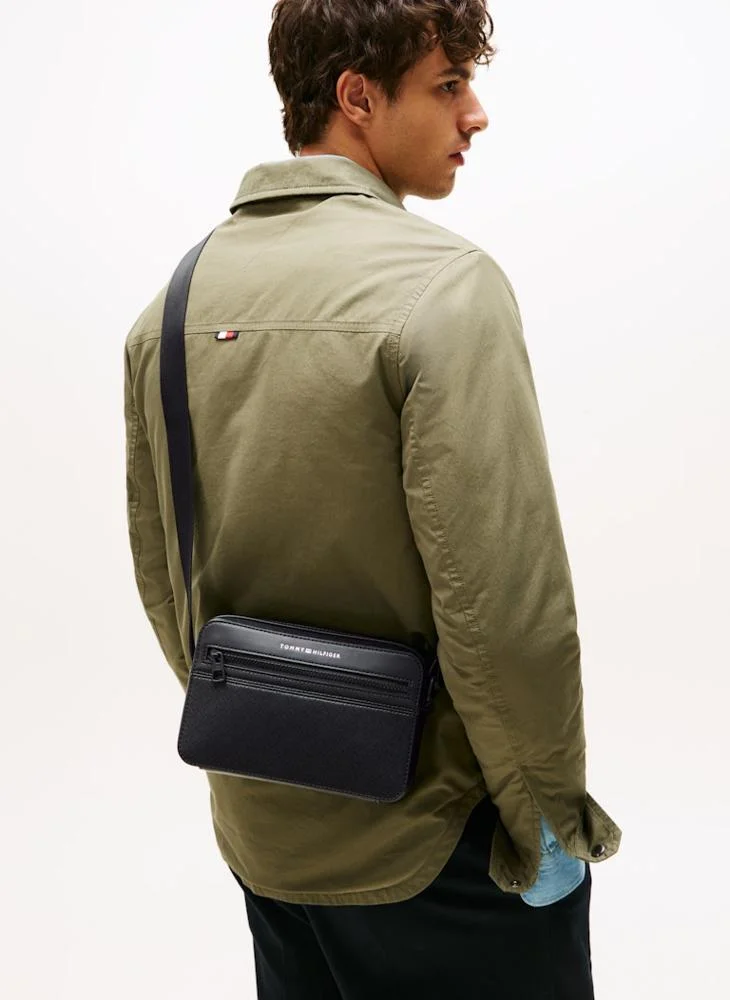 TOMMY JEANS Logo Messenger Bag