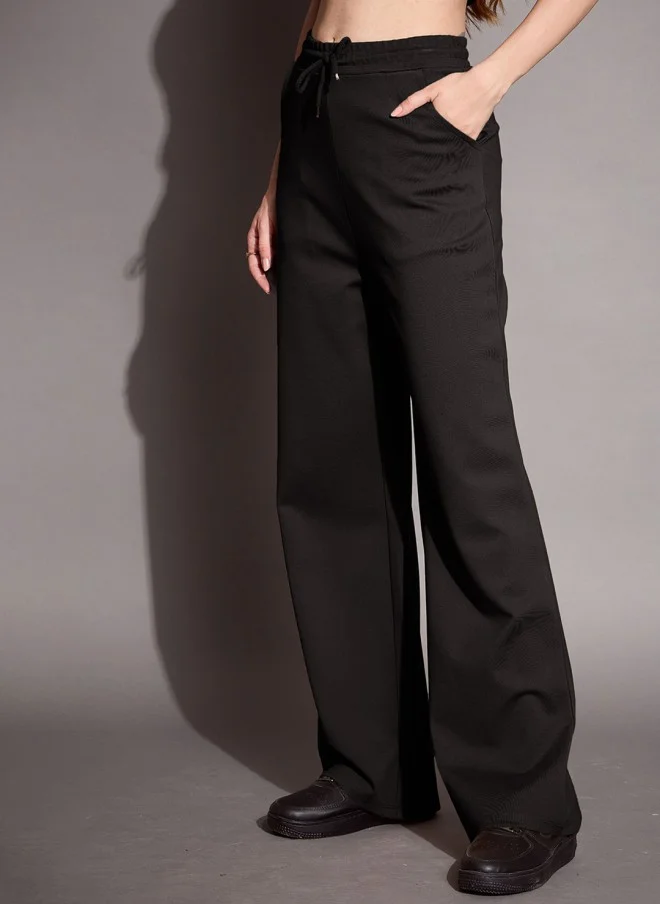 ساسافراس بنطلون رياضي نسائي أسود بقصة مريحة