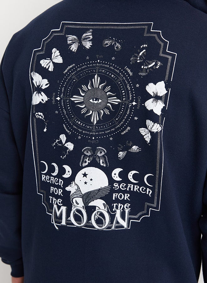 trendyol Navy Blue Men's Oversize Hoodie. Space Printed Cotton Sweatshirt with a Soft Pile Interior TMNAW23SW00344. - Image 4