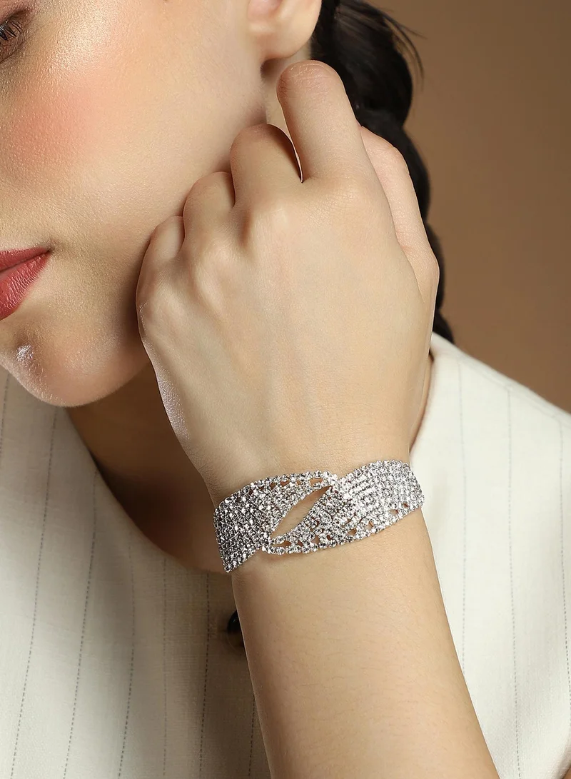 سوهي سوار نسائي بتصميم ملتوي مرصع بالكريستال بلون فضي، مقاس واحد، مادة سبيكة حجر صناعي، قفل مخلب، مناسب للسهرات والحفلات