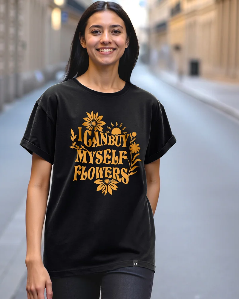 بيواكوف تيشيرت نسائي أسود بطبعة اشتري لنفسي زهور بقصة بوي فريند