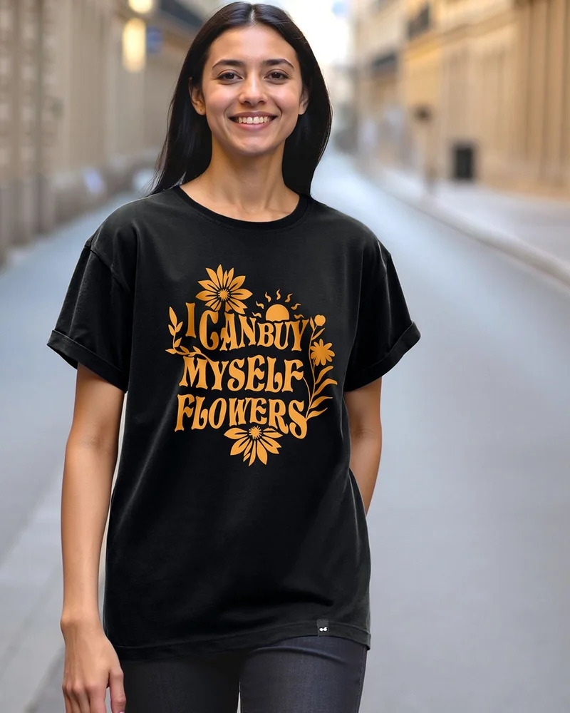 بيواكوف تيشيرت نسائي أسود بطبعة اشتري لنفسي زهور بقصة بوي فريند
