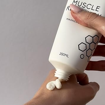 LilyBee LilyBee LB Recovery Magnesium Cream 200ml 100 pure and natural ingredients lightweight and moisturising formula which absorbs effortlessly into the skin and aids muscle and joint recovery - Image 3