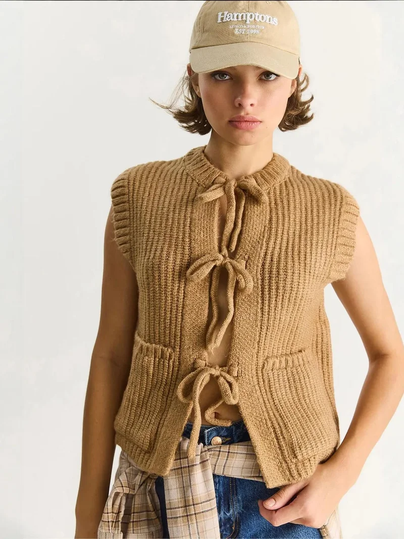 Bianco Lucci LUCCI Textured Knitwear Waistcoat with Tie Closure