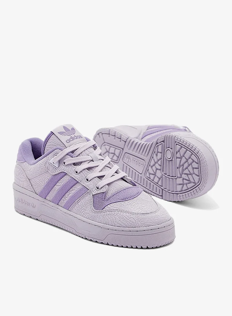 اديداس حذاء رياضي