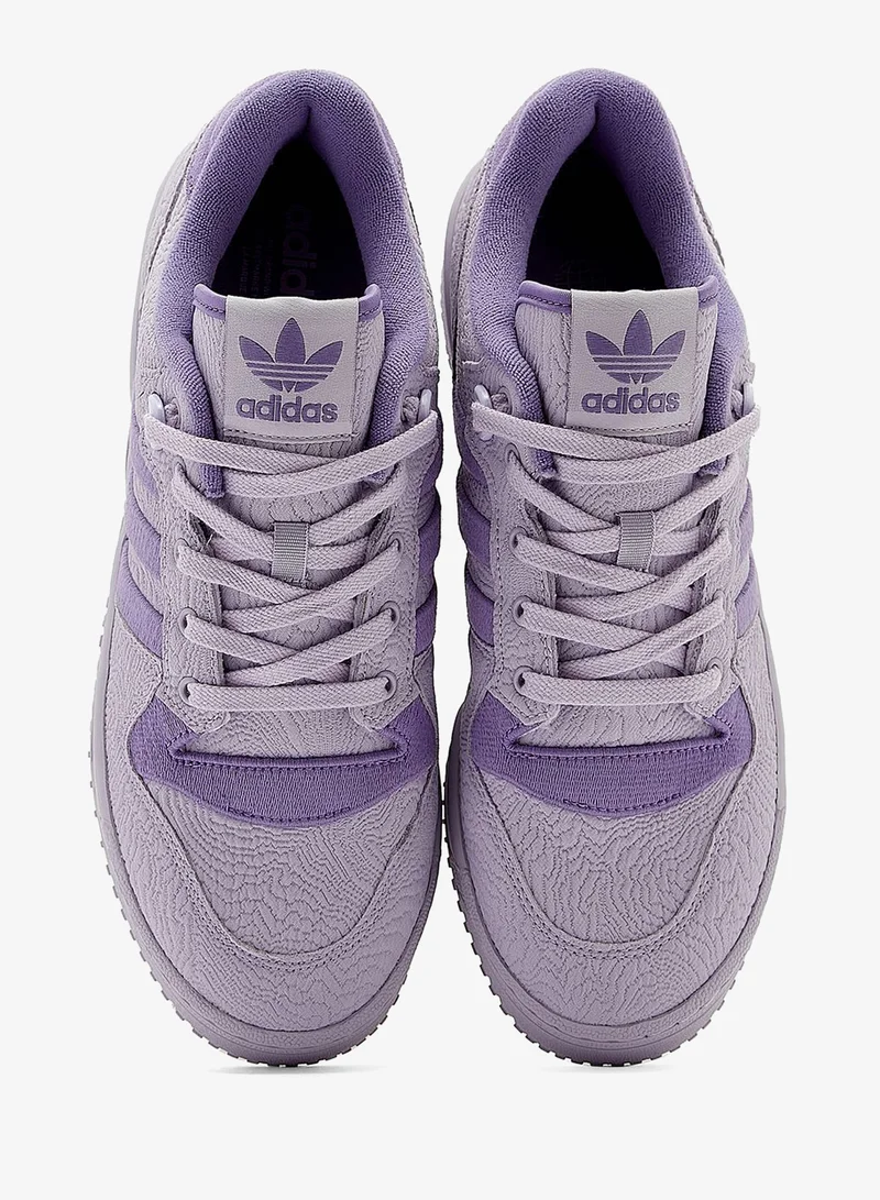 اديداس حذاء رياضي