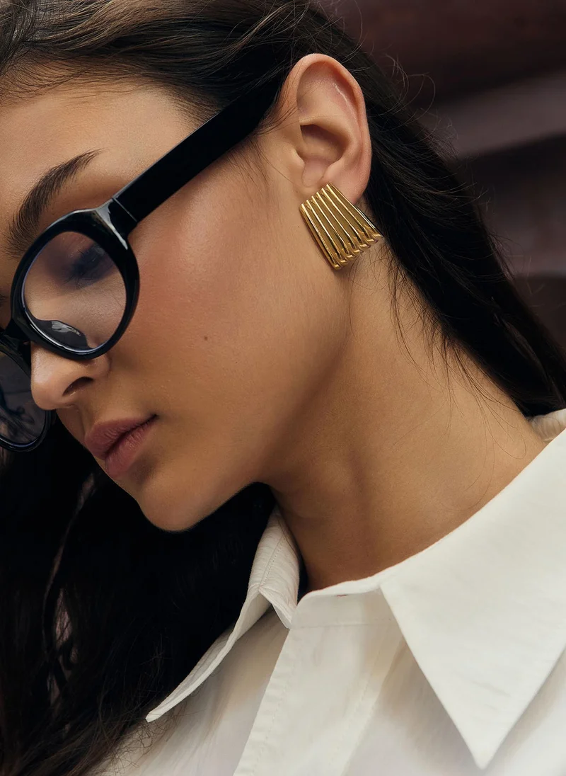 Trapezoidal stud earrings in textured metal
