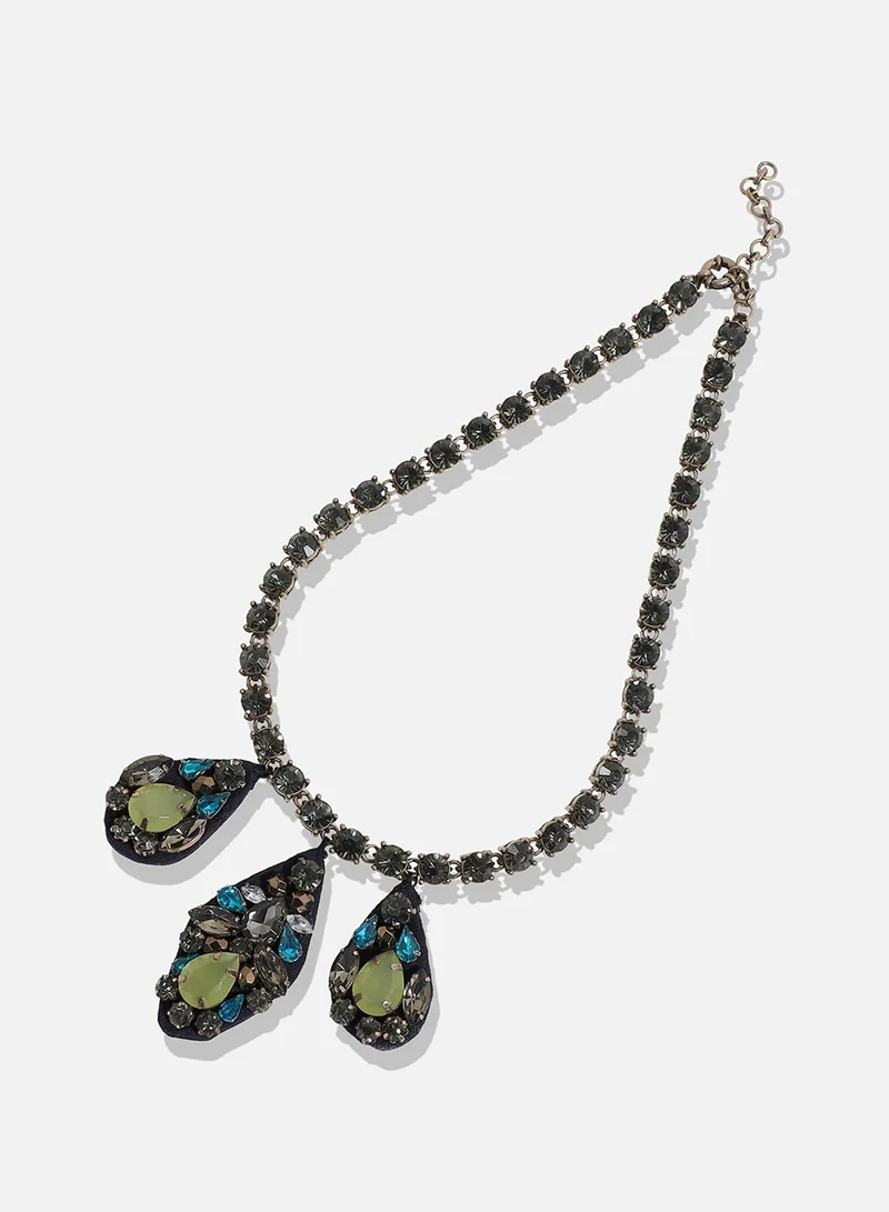 سوهي قلادة مصممة بأحجار متعددة الألوان