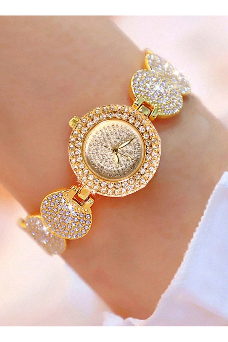 اكسسوار نسائي فاخر مجموعه من 5  قطع تحتوي على ساعه نسائيه ، سوار ، سلسال, اقراط و خاتم  باللون الذهبي مزينه باحجار الراين اللامعه مجموعه مقاومه للصدا مناسبه لتقديمها كهديه لم تحب ، هديه تخرج ، هدايا اعياد ميلاد و لجميع المناسبات الخاصه بدون علبه - Image 3