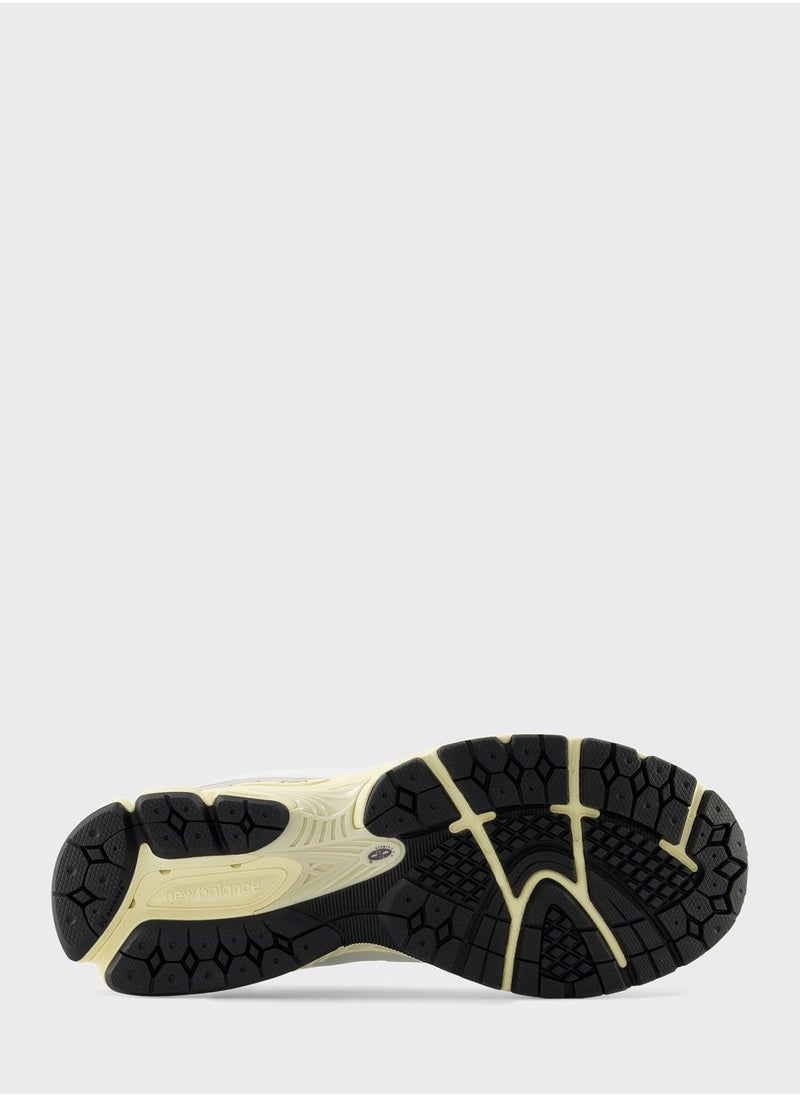 New Balance - 2002 Sneakers - Image 1