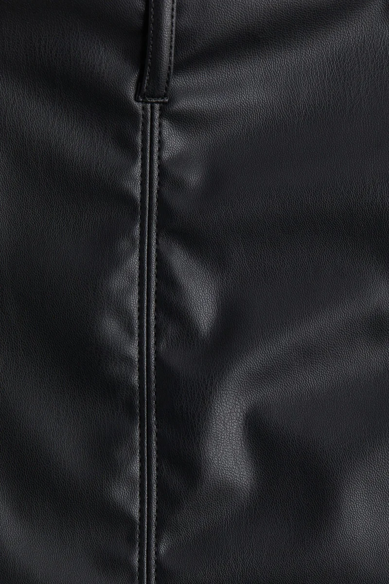 اتش اند ام تنورة ميني بقصة A