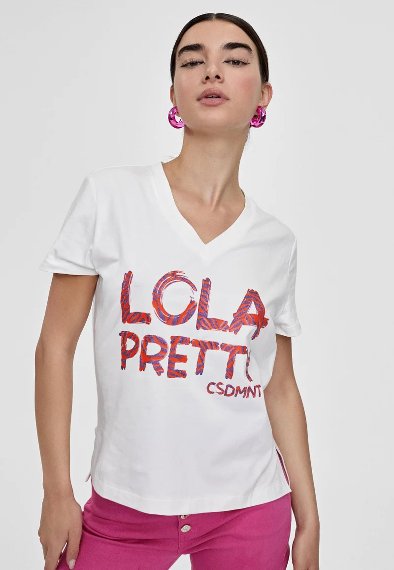 Lola Casademunt T-shirt with Lola positioning