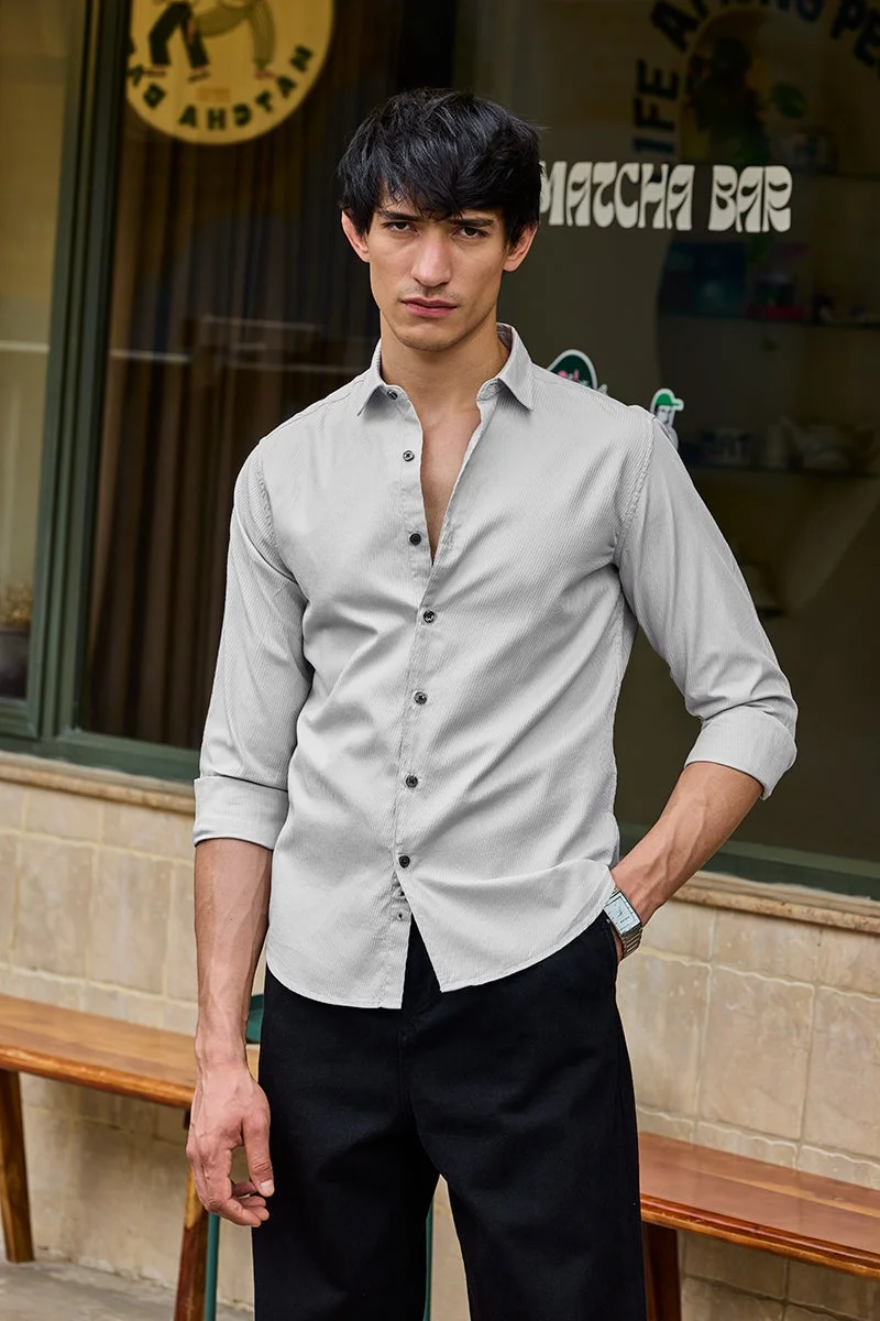 سنيتش قميص قطني رمادي فاتح بقصة ضيقة ونقش بارز