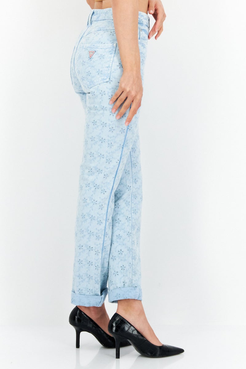 GUESS جينز نسائي بقصة عادية، مغسول، مع ثقوب، قابل للتمدد، أزرق - Image 4