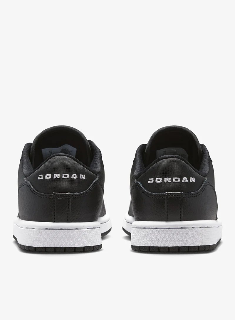Jordan BLACK/WHITE Youth Court Connect Low  | Best Price UAE