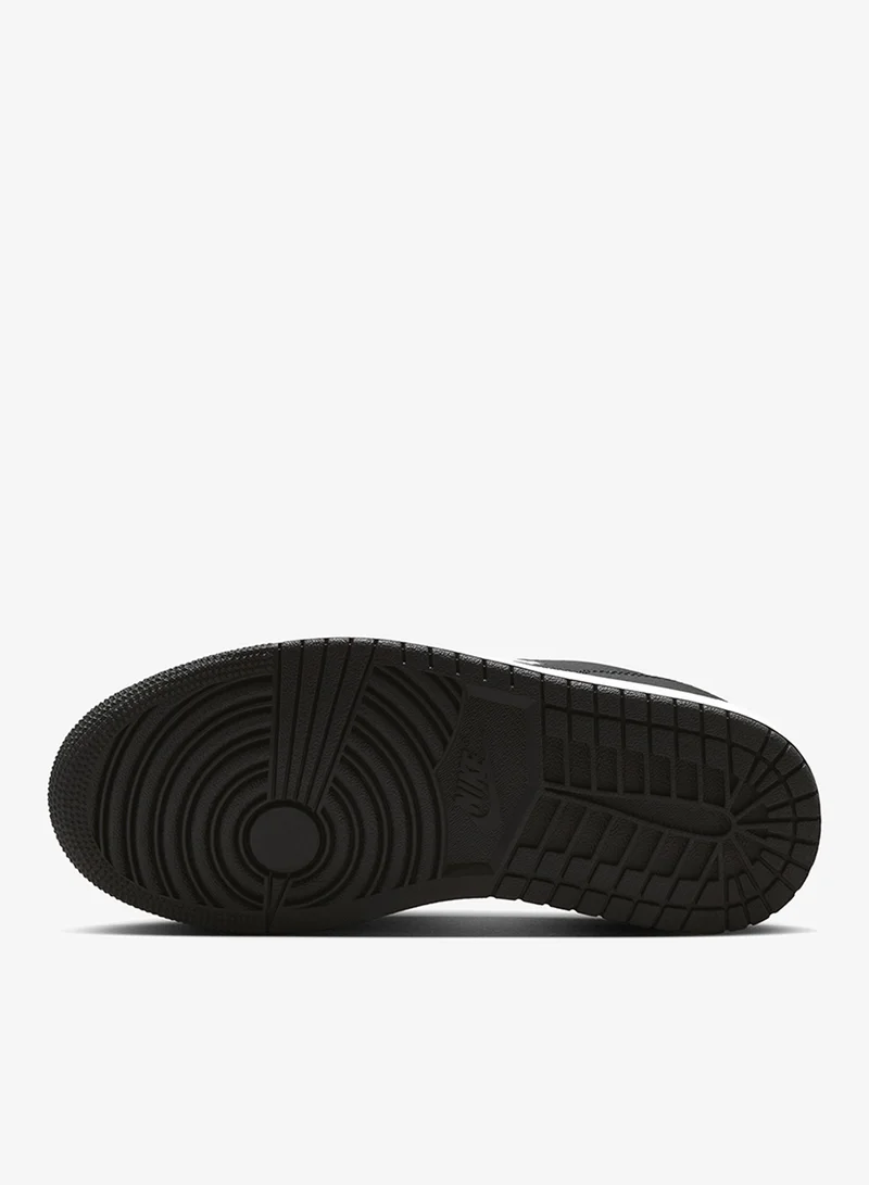 Jordan BLACK/WHITE Youth Court Connect Low  | Best Price UAE