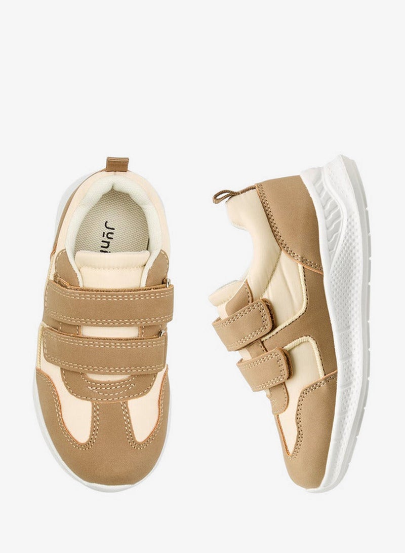 جونيورز حذاء رياضي بألواح وإغلاق بشريط لاصق - Image 3