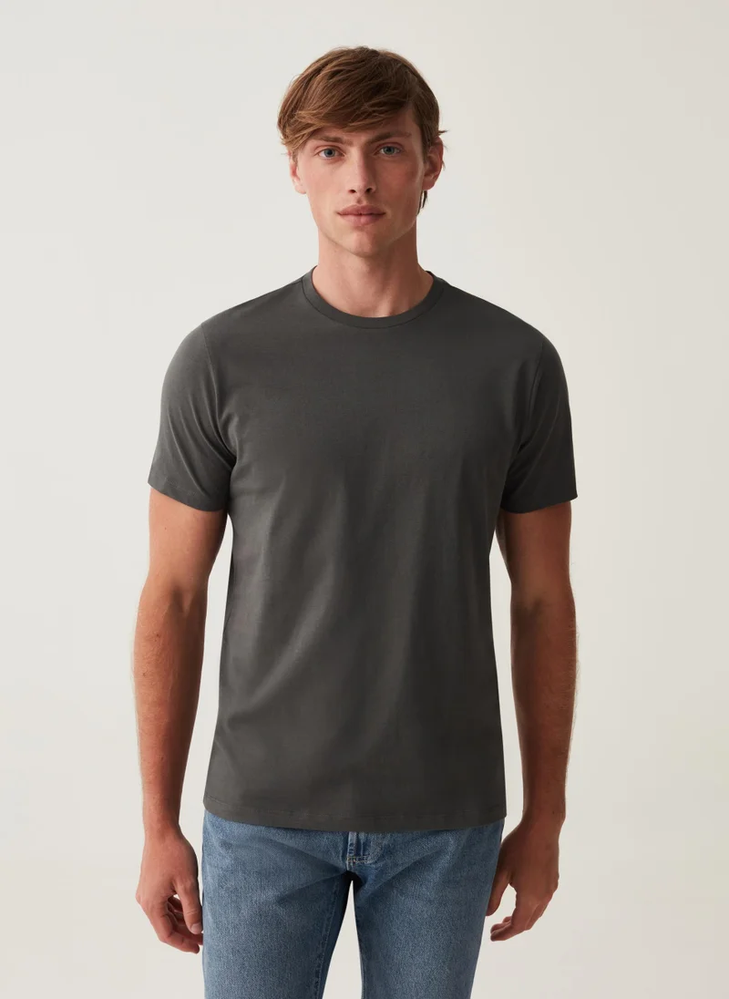 او في اس Two-pack T-shirts with round neck