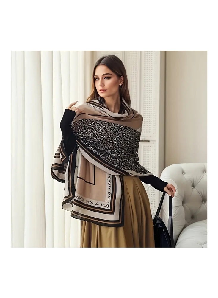 زيمي وشاح حريري بطبعة جلد الفهد عصري للنساء، يجمع بين عناصر طباعة جلد الفهد والحروف، ألوان ناعمة، ملمس ناعم، تصميم كبير الحجم 180*80 سم، يمكن استخدامه كوشاح أو شال، يعزز الشعور بالموضة عند ارتدائه - Image 5