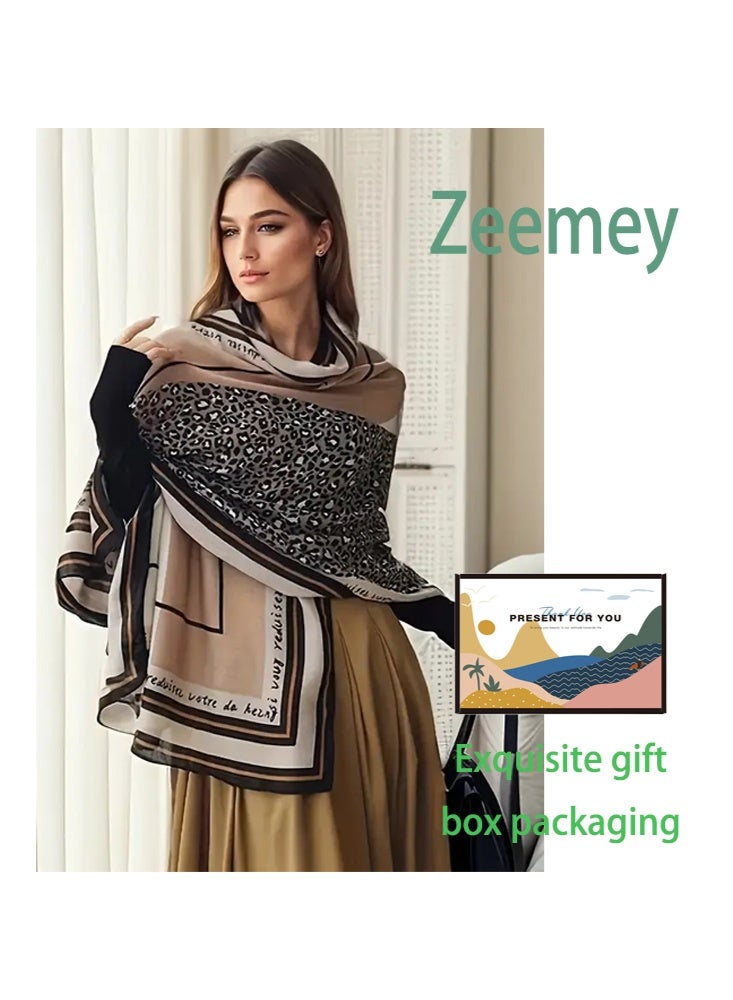 زيمي وشاح حريري بطبعة جلد الفهد عصري للنساء، يجمع بين عناصر طباعة جلد الفهد والحروف، ألوان ناعمة، ملمس ناعم، تصميم كبير الحجم 180*80 سم، يمكن استخدامه كوشاح أو شال، يعزز الشعور بالموضة عند ارتدائه - Image 1