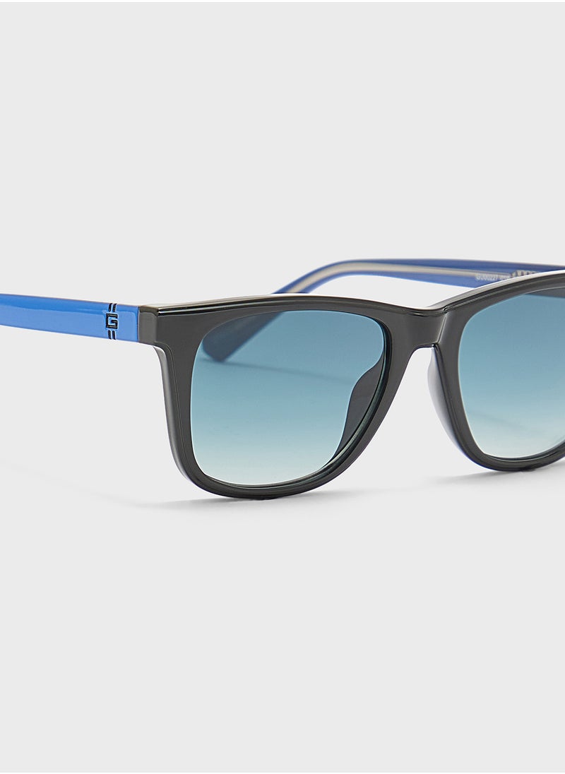 GUESS Gu0022701W47 Wayfarers Sunglasses  - Image 3