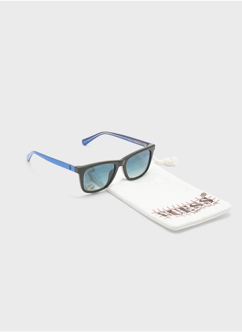 GUESS Gu0022701W47 Wayfarers Sunglasses  - Image 4
