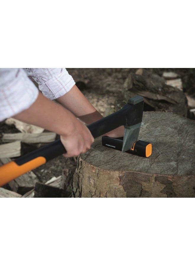 Fiskars XSharp Axe and Knife Sharpener, Ceramic sharpening stone/Fiberglass reinforced plastic case, Black/Orange, 1000601, One Size - Image 5