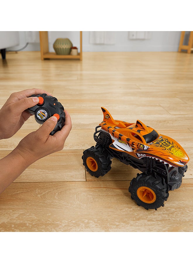 Hot Wheels Monster Trucks
1:24 Tiger  SharkTM RC Vehicle - Image 3