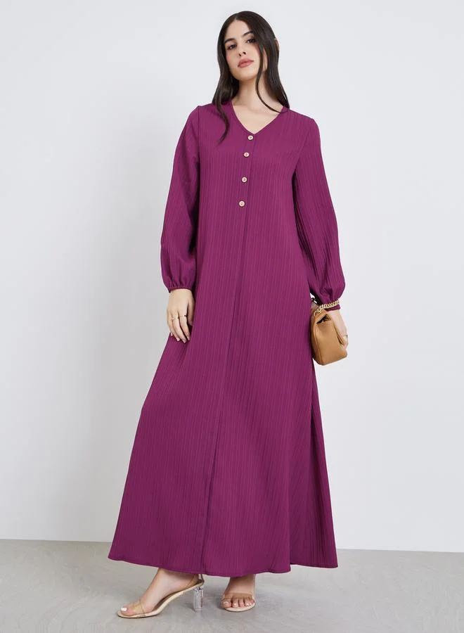 أميرة جلابية ماكسي نسائية مزينة بأزرار ونسيج بارز باللون الأرجواني