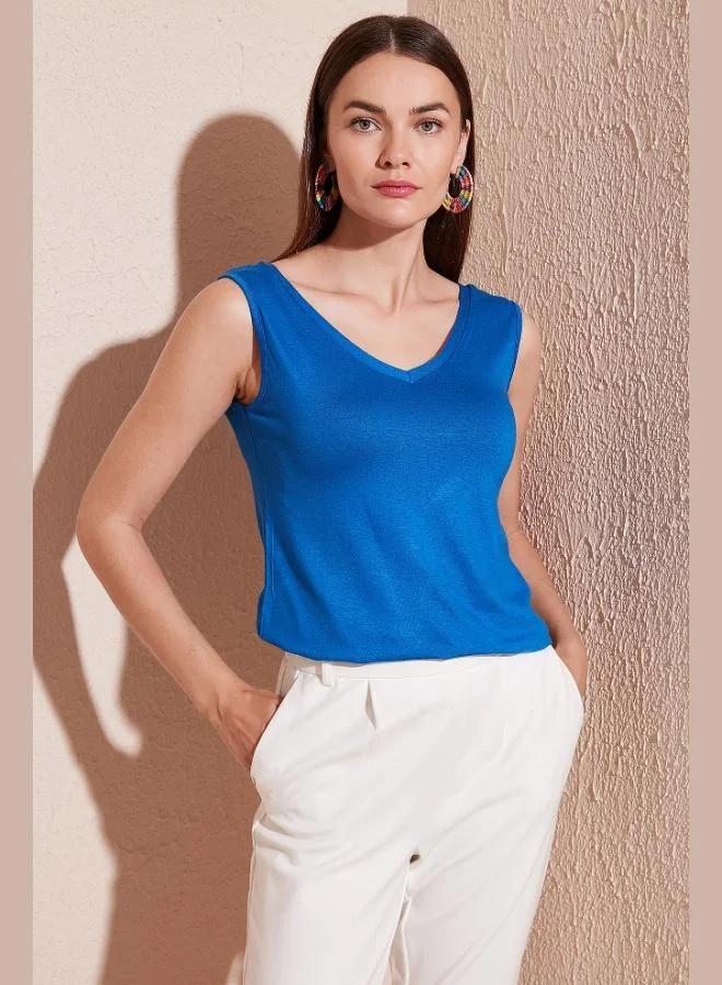 Lela Lela Thick Strapped V-Neck Blouse Women's Blouse 5864384