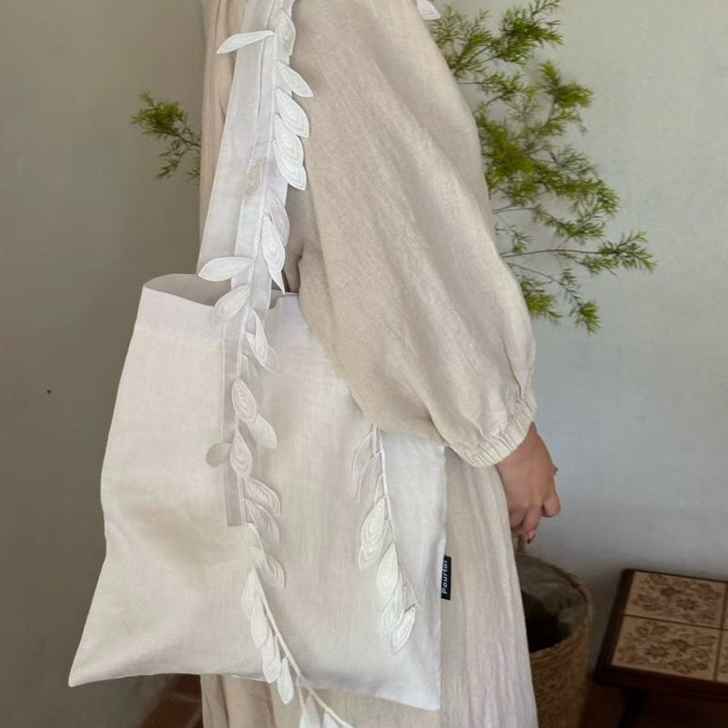 حقيبة كتف كتان بيضاء مع تطريز دانتيل - Image 3