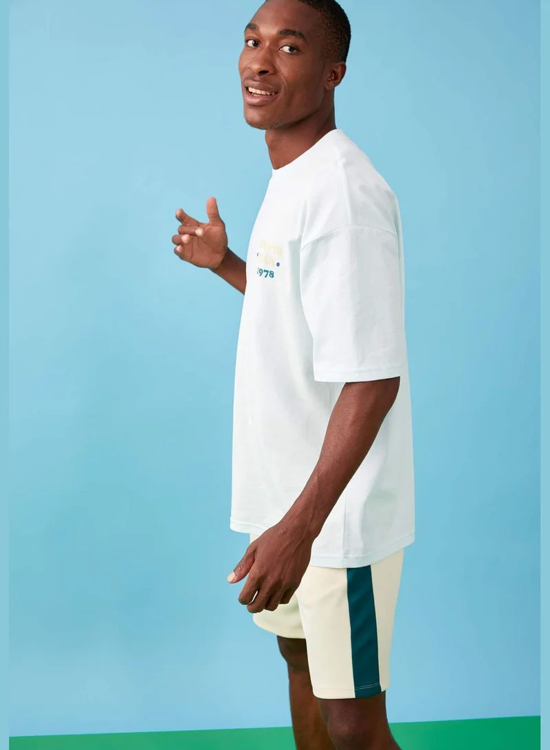 ديفاكتو Oversize Fit Short Sleeve Back Printed Boat Neck T Shirt