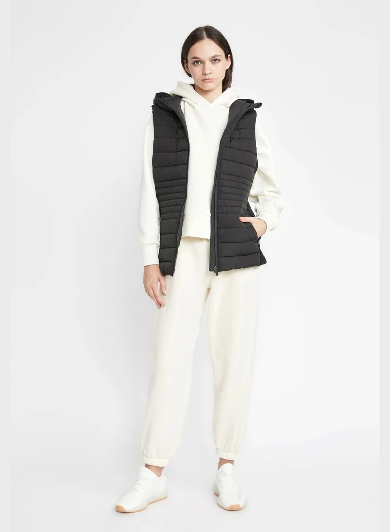 DeFacto Water-Repellent Slim Fit Hooded Sport Puffer Vest