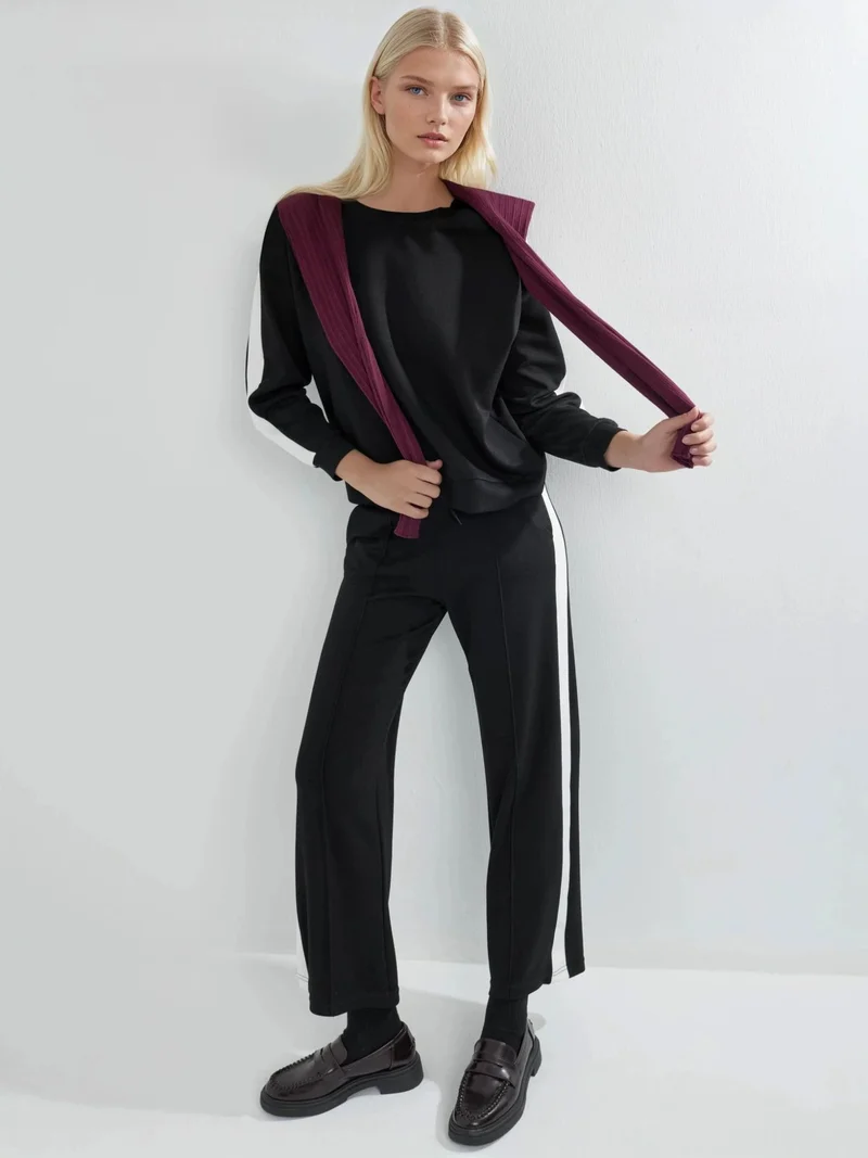 زوبعة طقم سويت شيرت وبنطلون بقصة عادية من مودال تاتش مجموعة بيرسان