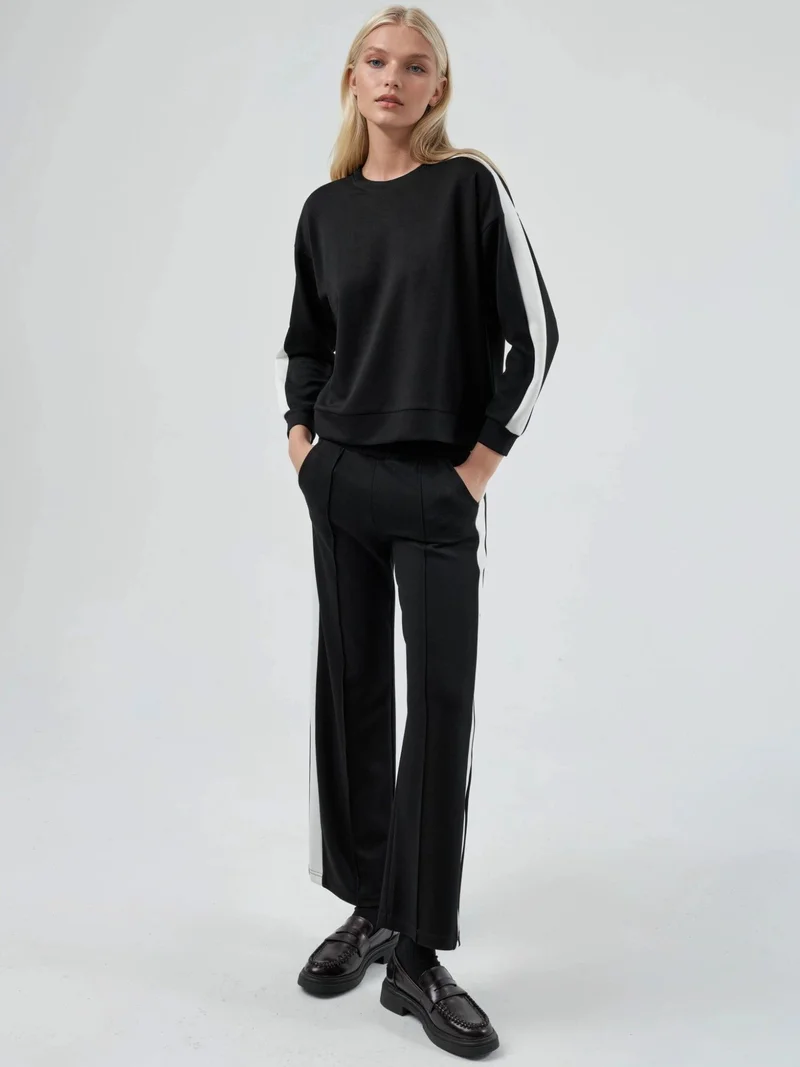 زوبعة طقم سويت شيرت وبنطلون بقصة عادية من مودال تاتش مجموعة بيرسان