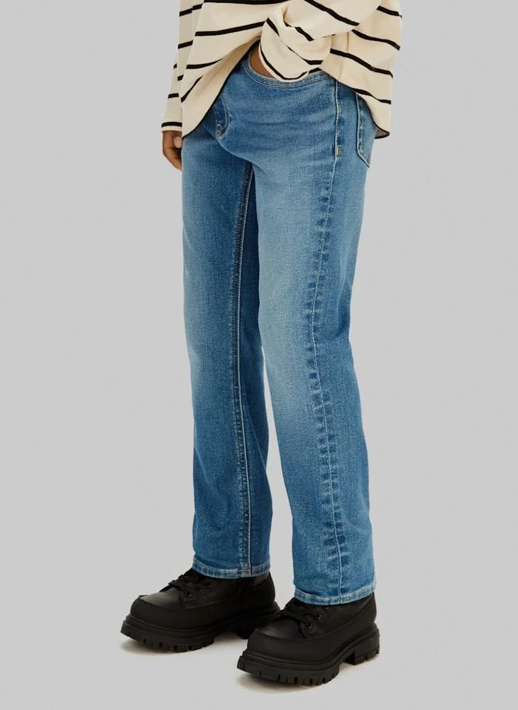 كالفن كلاين جينز جينز شبابي بقصة ضيقة