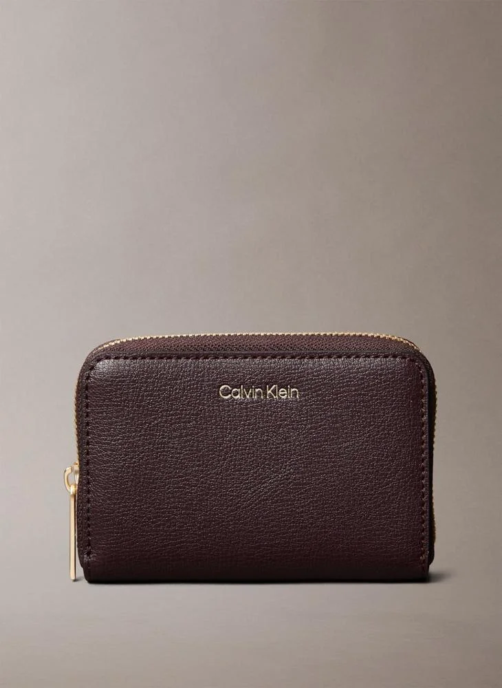كالفن كلاين Logo Medium Zip Around Wallet