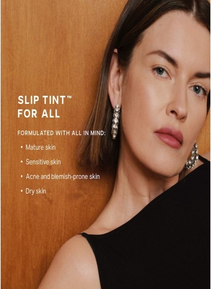 Saie Slip Tint™ Undetectable Baked Setting Powder , Translucent 4 - tan to deep 7g – Lightweight, Blurring, Shine-Control Finishing Powder - Image 5