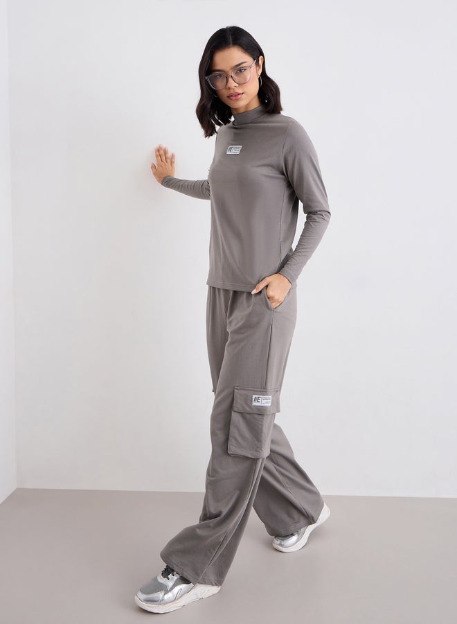 ستايلي طقم منسق من جوغر كارغو وتيشيرت - Image 1