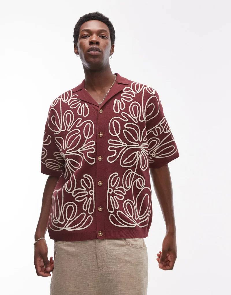 توب مان قميص توب مان مطرز بالزهور الثقيلة بقصة مريحة باللون بي