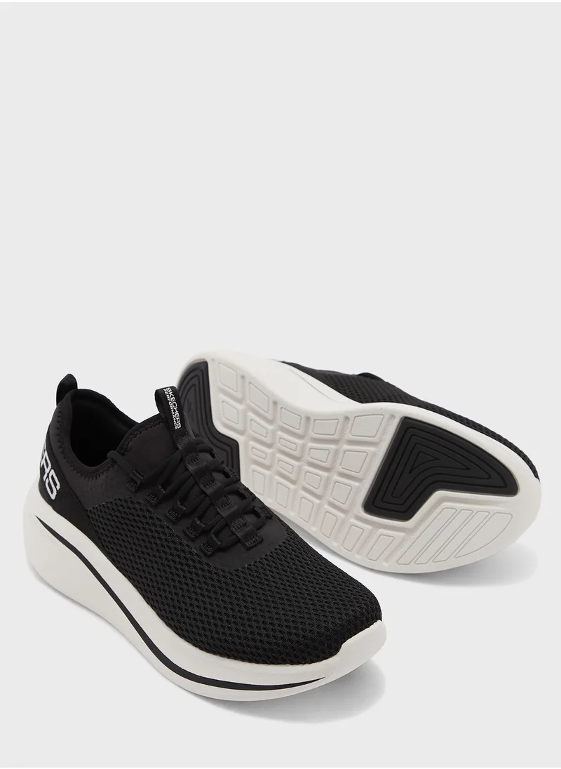 SKECHERS Max Cushioning Essential