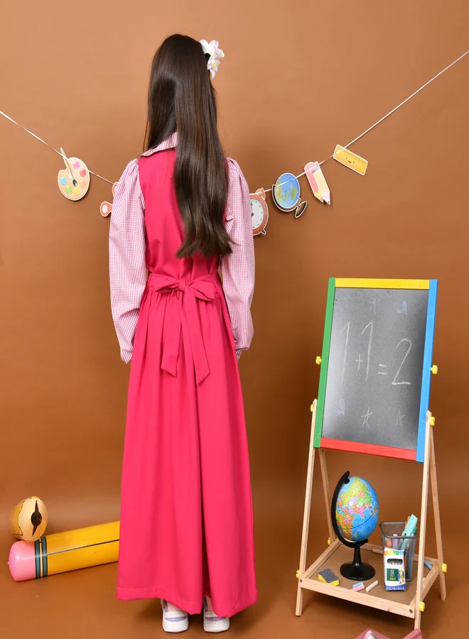 HAWRAA ABAYA Hala Fuchsia Apron: Elegant design with a connected waistcoat decorated with a tie closure.