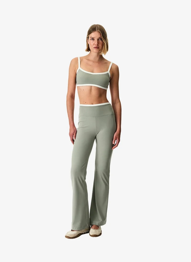 بنتي Women Light Cover Contrast Binding Sports Grey Top
