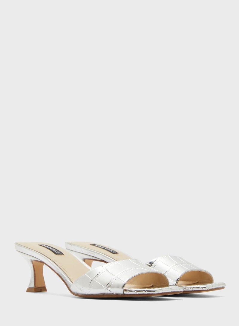 indosole Casual Flip Flops - Image 3