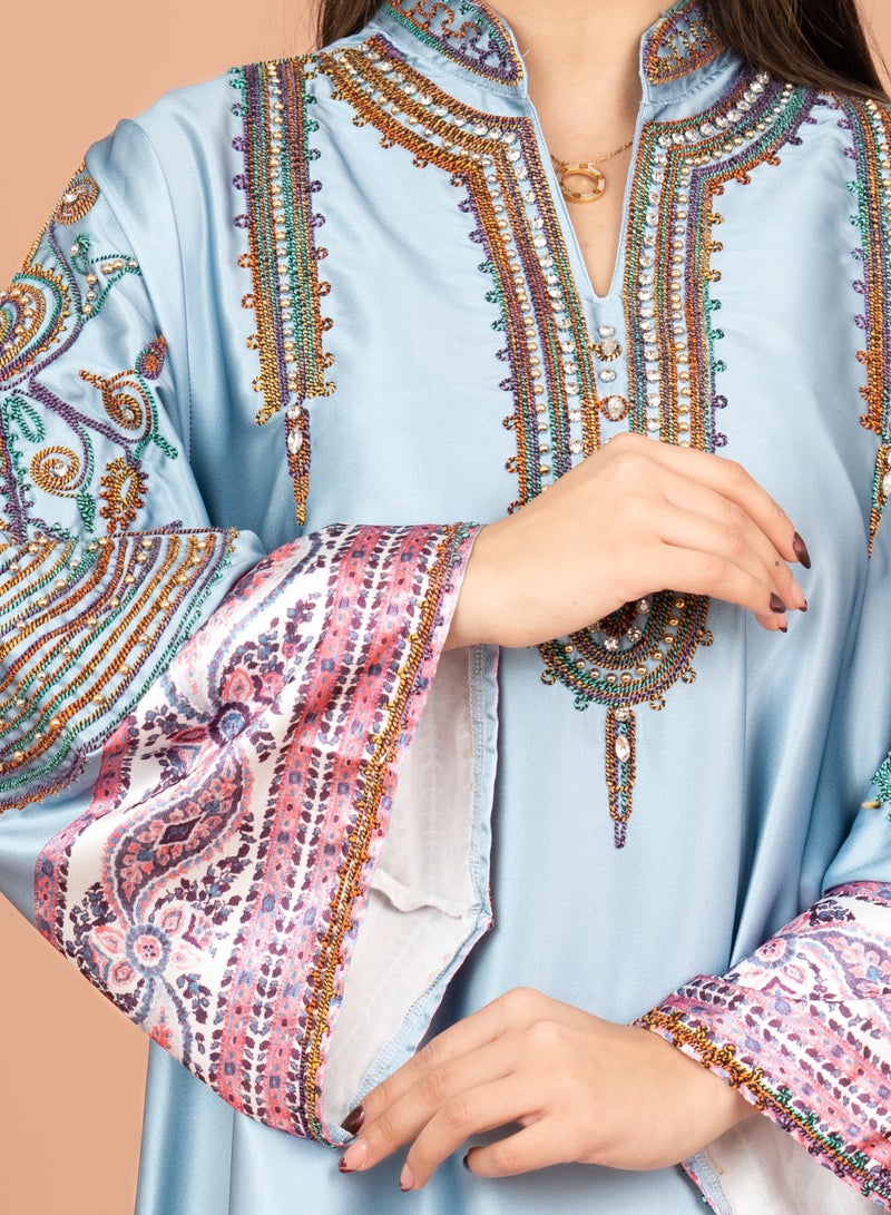 اكسا جلابية لامعة بالكريستال والطباعة  أزرق - Image 2