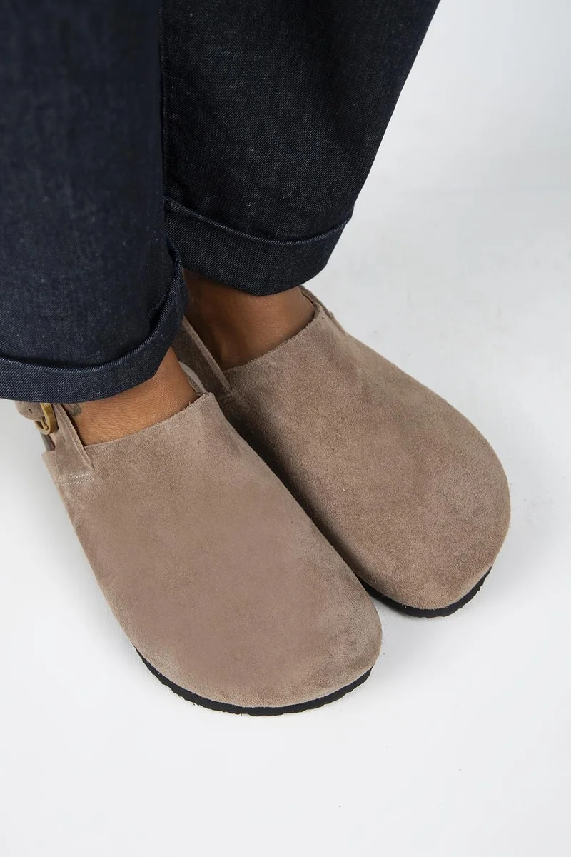 مانجيرو صندل نسائي من مانيجيرو أنتونيلا مصنوع من الجلد الطبيعي مع حزام خلفي وفرو المنك