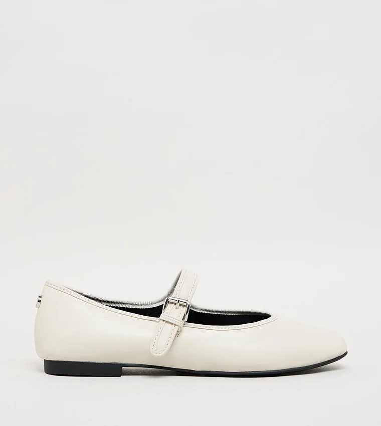 ستيف مادن Jewelll Women's Light Yellow Flat Sandals